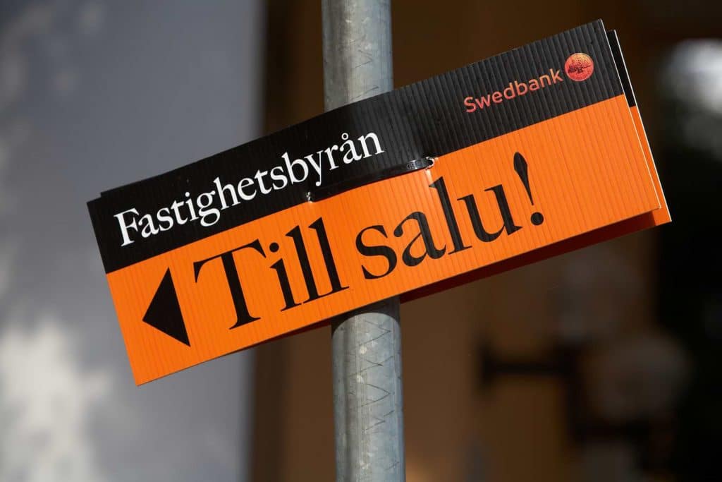 Till salu skylt bostadsförsäljning