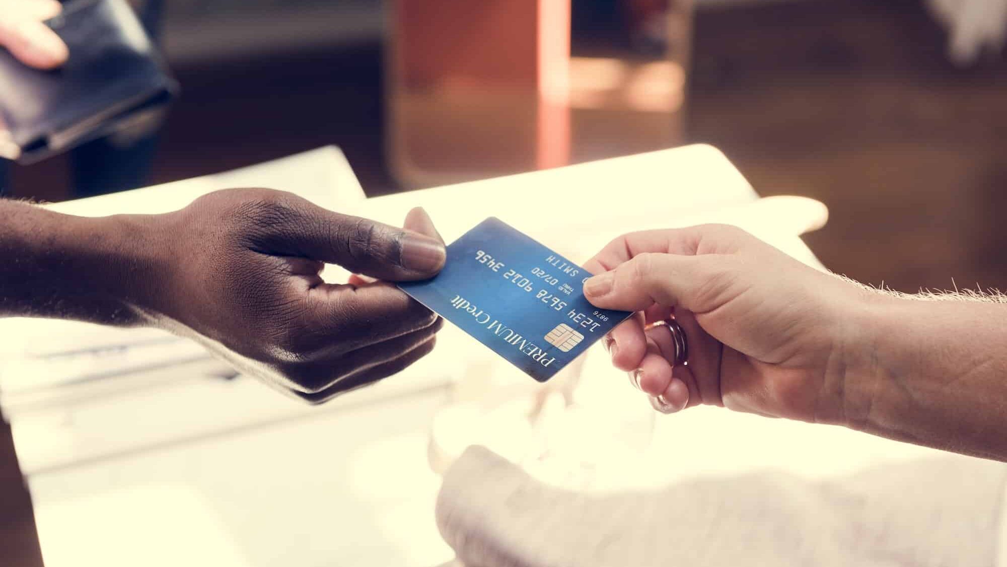Med ett bra kreditkort kan du samla bonus och få rabatter och andra förmåner.