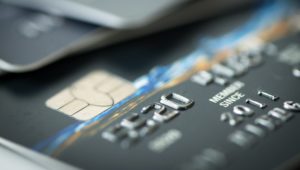 Kreditkortsskulder: Hur man hanterar och undviker dem 2023