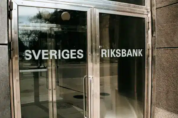 Riksbanken lämnar styrräntan oförändrad i maj 2026